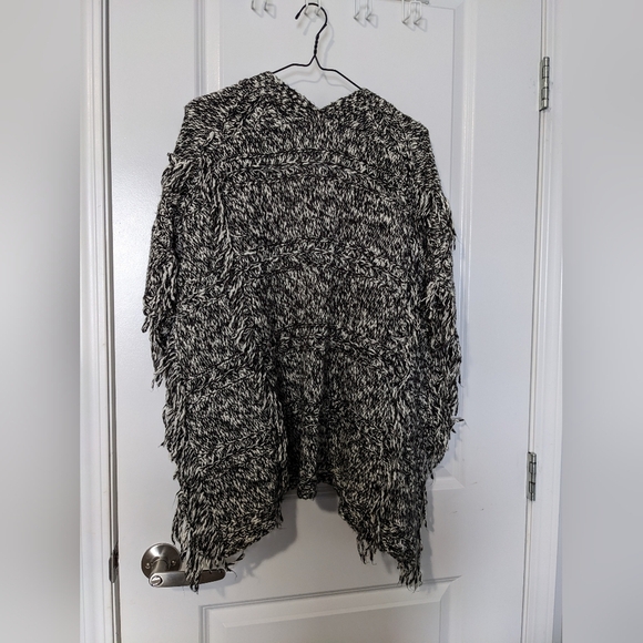 Hollister knit shawl - Picture 2 of 6